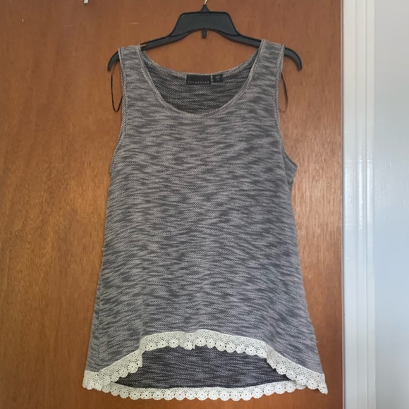 Women’s gray knit high low tank top. - Picture 2 of 3